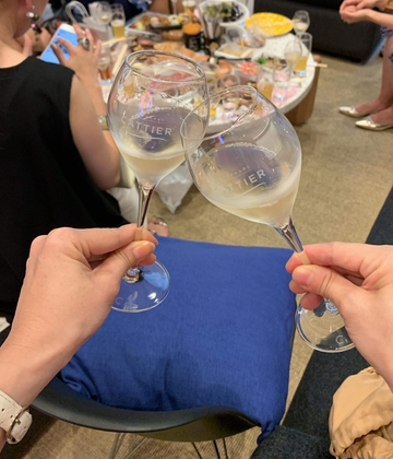 スピンオフお汁会誕生秘話・誓いの乾杯だったのか。